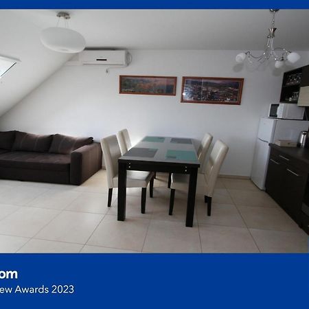 Blonde River Apartman Soter แซแก็ด ภายนอก รูปภาพ