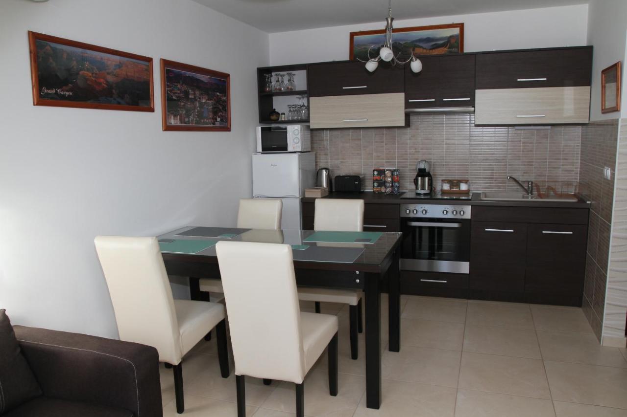 Blonde River Apartman Soter แซแก็ด ภายนอก รูปภาพ