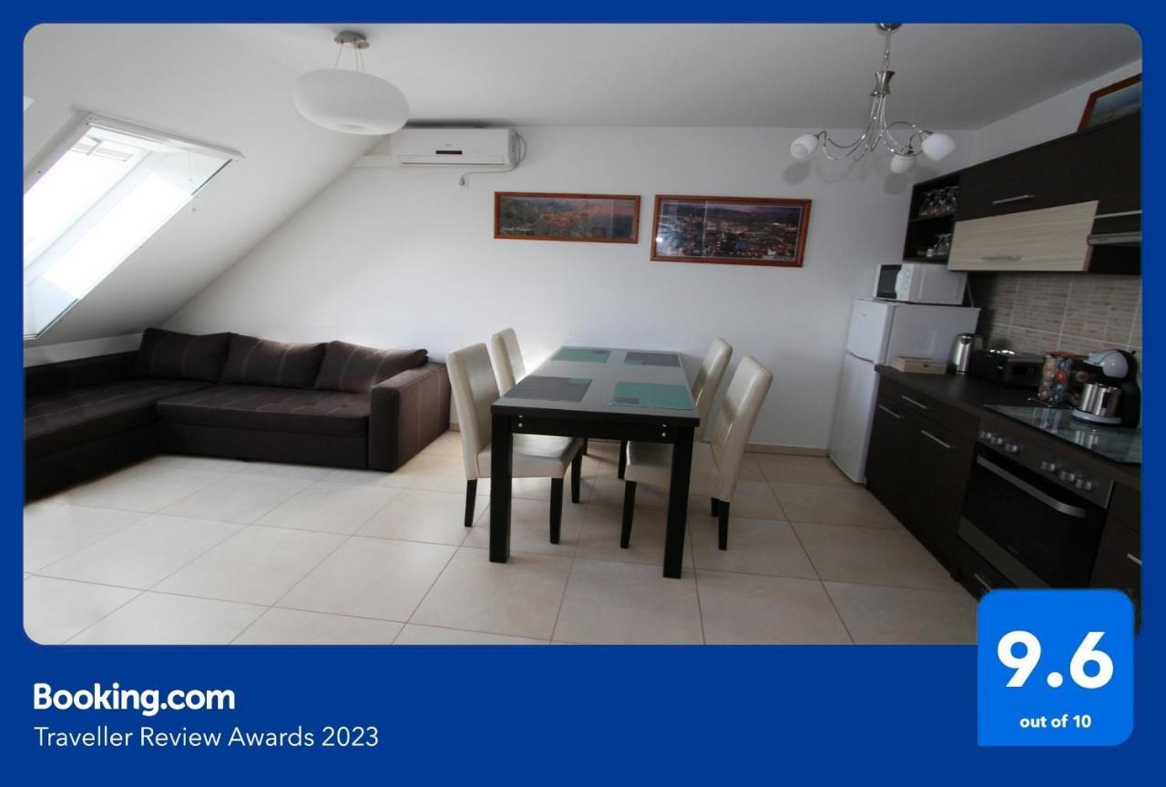 Blonde River Apartman Soter แซแก็ด ภายนอก รูปภาพ