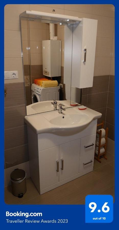 Blonde River Apartman Soter แซแก็ด ภายนอก รูปภาพ
